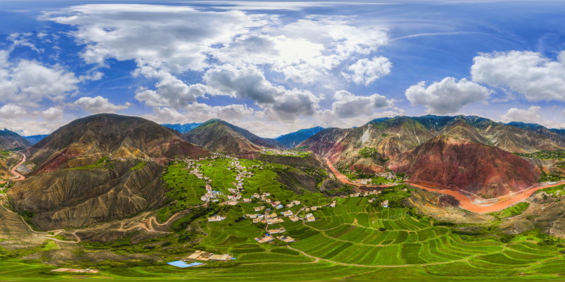 芒康盐田航拍全景图